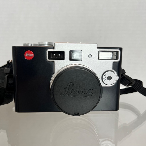 Leica DIGILUX 1 4.0MP Digital SLR Camera Original Black/Silver With Accessories - Picture 2 of 9